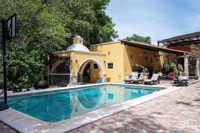 Image de Casona Abuelos in Merida, perfect location for a family trip.