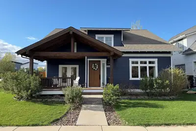 Image de The Blue House: Spacious home w/ patio, fenced yard, views, close to everything