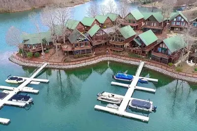 Image de Cabin on Lake Keowee - Dock Slip Included