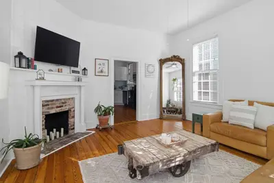 Image de 2br/2ba Garden Suite w/ Ensuite Baths • Backyard • Walk to Downtown & Riverwalk
