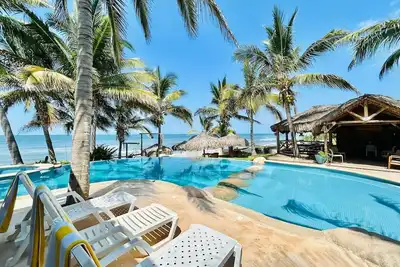 Image de Beachfront Space with Pool By PartnerHost