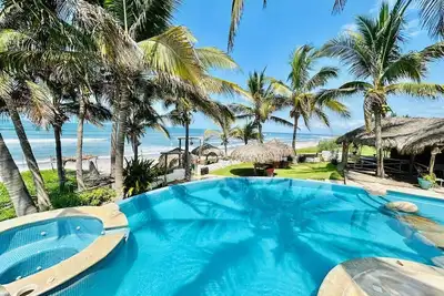 Image de Beachfront Getaway by Partner Host