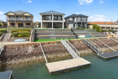 Image de Stately Escape - Wallaroo Marina