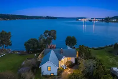 Image de Timeless Tides Cottage | Waterfront, Sauna, Kayaks