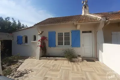 Image de Maison de pêcheurs climatisée. Bord de mer