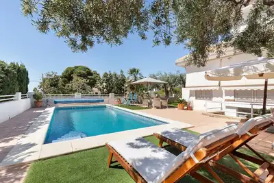 Image de Rez-de-chaussée (-1) dans villa avec piscine