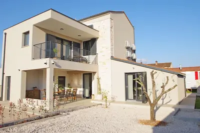 Image de 3-Bedroom Holiday House “Poli Nona” in Valbandon