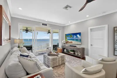 Image de Warm Florida Sun with Spectacular River Views in Peaceful Active Community