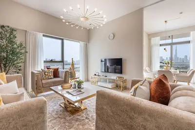 Image de Balcony with Partial Creek Views and Glimpse of the Burj Khalifa