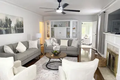 Image de Rest, Relax, Repeat! Clean, Convenient and Comfortable!