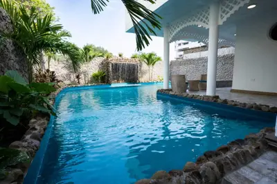 Image de La Aurea 7br Luxury Oasis | Pool & Jacuzzi