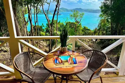 Image de New & Private Cottage: Ocean Views, A/C, Solar, WiFi, Covered Porch