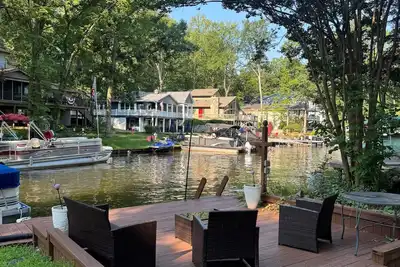 Lakefront Cottage in Locust Grove. Comfortable beds!