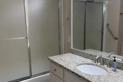 Image de Spacious 4-bedroom house - 316 and Shopping