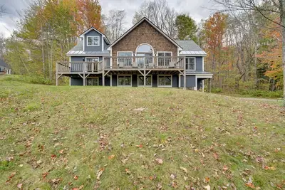 Image de Spacious Mount Snow Retreat w/ Hot Tub, Game Room