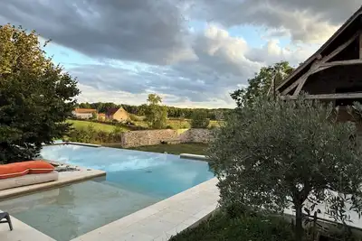 Image de Bergerie XVIIIe restaurée · 6 pers · Piscine · Domaine 1, 2 ha · Berry