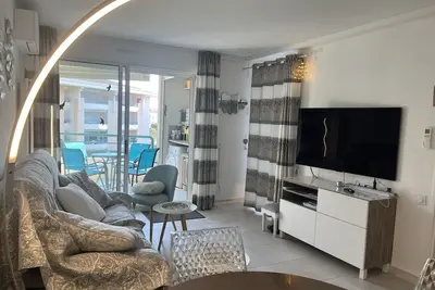 Image de Port Fréjus, le Cesaree, Exceptionnel T3 vue sur jardin et piscine, pour 4 privilégiés, climatisation et garage