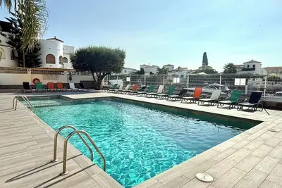 Image de Charmant appartement avec piscine, proche commerces Empuriabrava