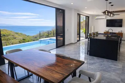 Image de Modern Ocean View Home with Infinity Pool - 1 Min to Town