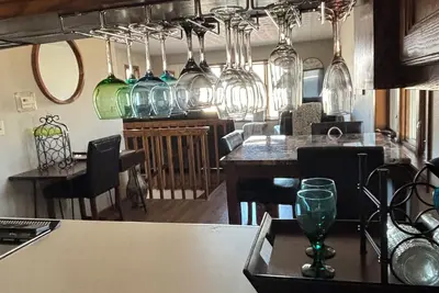 Image de Spacious three bedroom newly renovated home with beautiful outdoor space