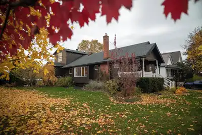 Image de Spacious 3br Family Home | 3-season room | Pool table | Niagara Falls