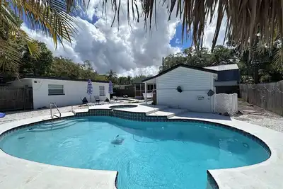 Image de 4br Tropical Oasis with a Pool, Tiki Hut, Outdoor Bar & Lounge