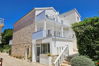 Image de Three bedroom Apartment with Terrace (3)