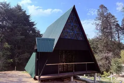 Image de La cabaña verde en el bosque By GEtores