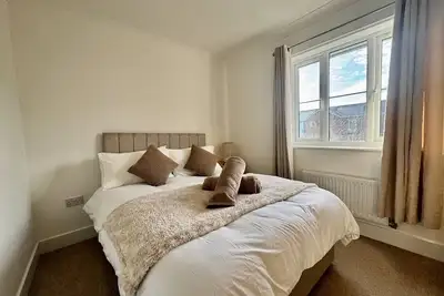 Image de Modern Exeter Townhouse 3 Double Beds | M5 Access