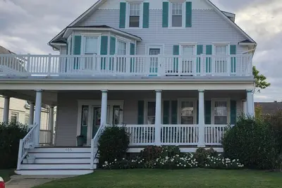 Image de Steps to the ocean - 4 bedroom house with Ac and pool in charming Belmar