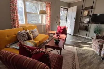 Image de Entire 2br Home - 15 Min to Downtown & Parks