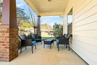 Image de New Updated Home near Rtj and Auburn!