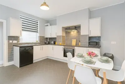 Image de Spacious 5 Bed with Garden and free Street Parking