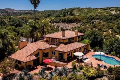 Image de Serene 4-bedroom Hilltop Villa with breathtaking views