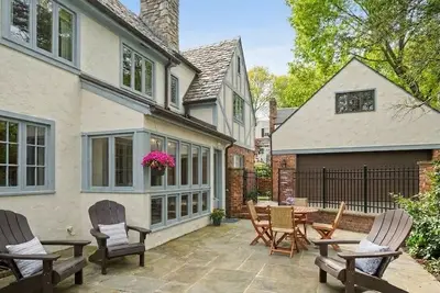 Image de Spacious 4-bedroom house in beautiful Montclair close to World Cup stadium