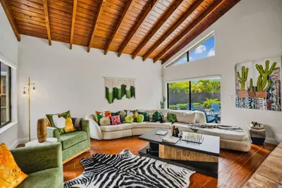Image de Pool * Bbq * Fire pit * Pool Table * Tv room
