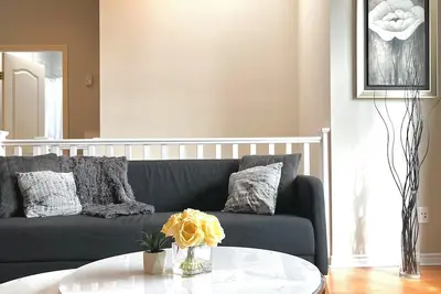 Image de Bright and Spacious Unit in Central Vancouver Close to Downtown and Yvr