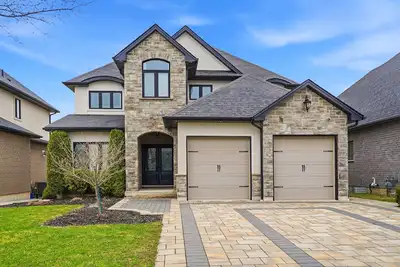 Image de Upscale 3 Bedroom Welland Retreat with Parking