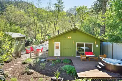 Image de Wine Country Creekside Cottage Bridge & Day Studio