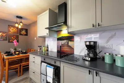 Image de Hull Comfort 4br Amen Home | 2 Bathrooms | Central