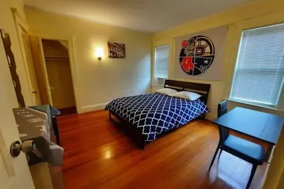 Image de 5es Remodeled Expansive Home, Off Street Parking