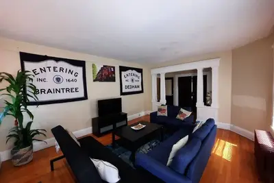 Image de 1ec Remodeled Expansive Home, Off Street Parking