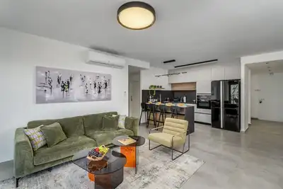 Image de Design Apartment City Center with Balcony