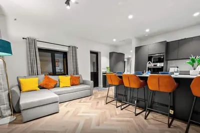Image de AvonBank|Modern|Couples|Leisure