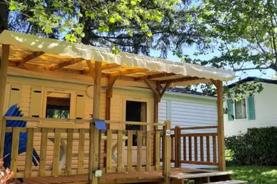 Mobil-home avec terrasse - 4 pers.