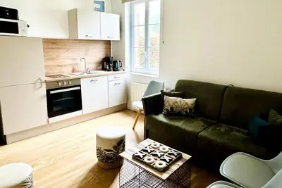 Image de Appartement centre ville, accès plage, falaises