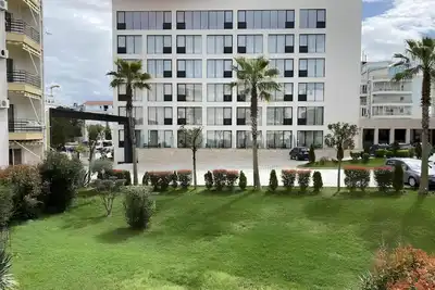 Modern Beach Apartment – Prime Location