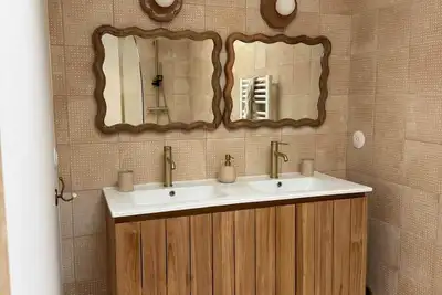 Image de Maison de charme avec piscine, centre-ville