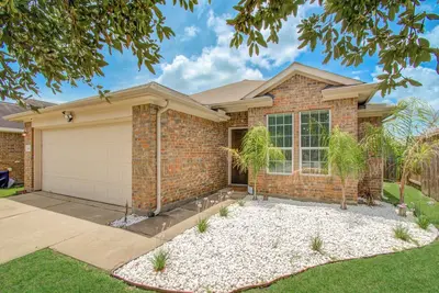 Image de Modern Oasis with Jacuzzi & Gym on Katy Tx
