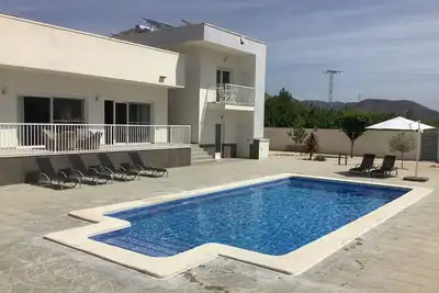 Image de Maison de vacances « Nice Independent » avec piscine privée, Wi-Fi et climatisation